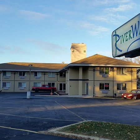 Riverwalk Inn & Suites Fort Atkinson Eksteriør bilde