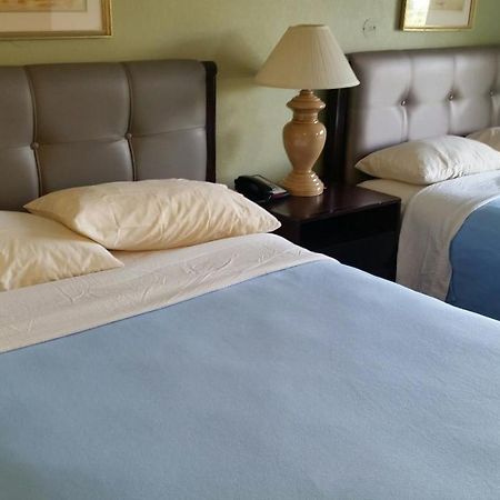 Riverwalk Inn & Suites Fort Atkinson Eksteriør bilde