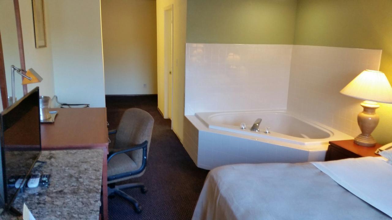 Riverwalk Inn & Suites Fort Atkinson Eksteriør bilde