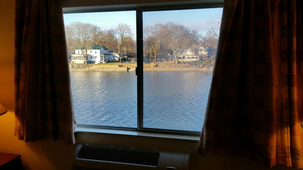 Riverwalk Inn & Suites Fort Atkinson Eksteriør bilde