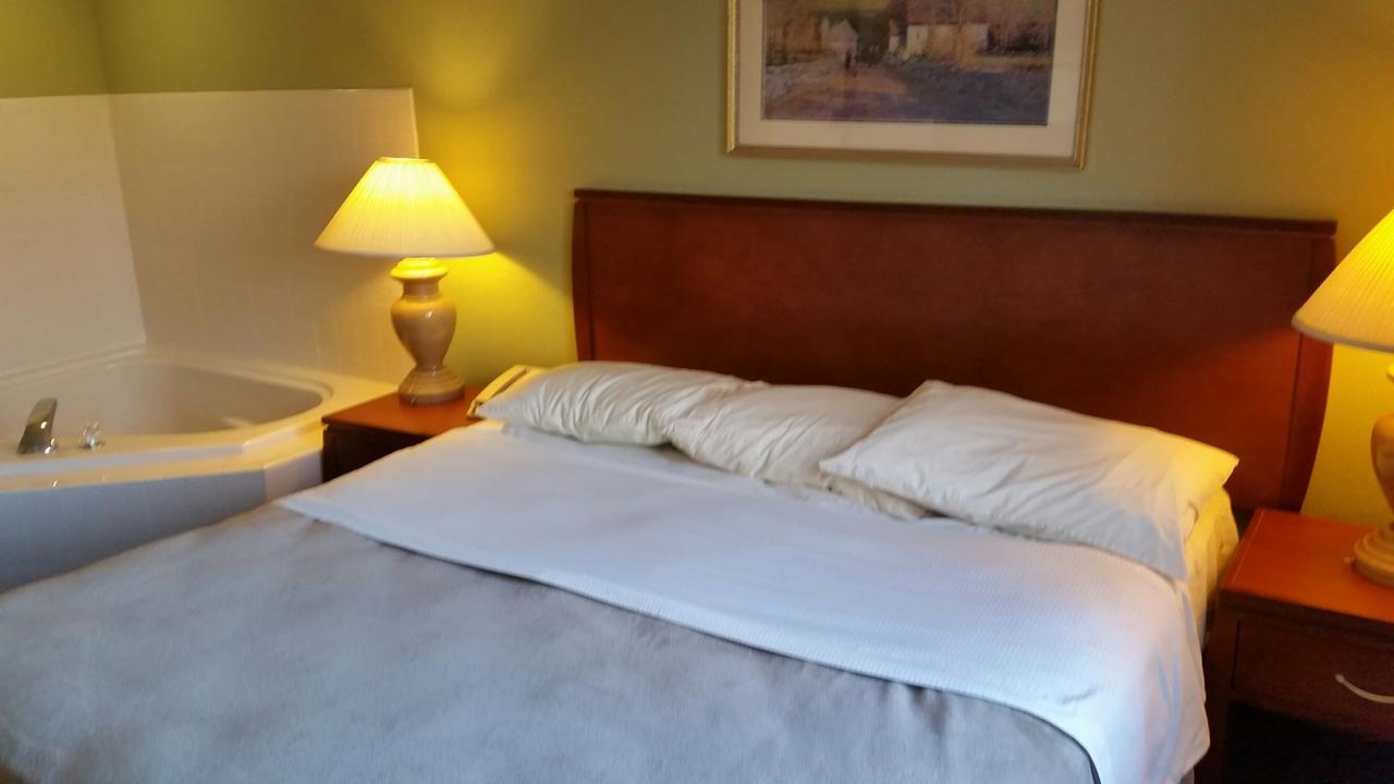 Riverwalk Inn & Suites Fort Atkinson Eksteriør bilde