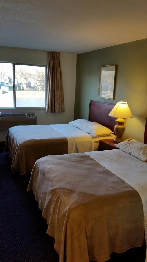 Riverwalk Inn & Suites Fort Atkinson Eksteriør bilde