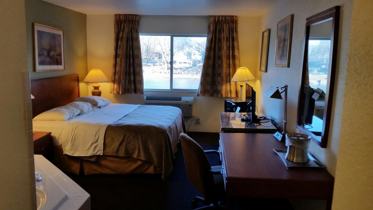 Riverwalk Inn & Suites Fort Atkinson Eksteriør bilde