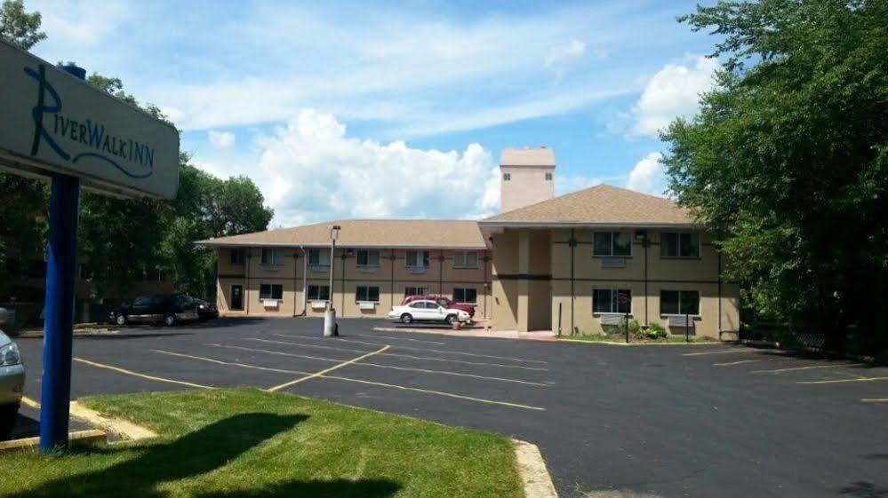 Riverwalk Inn & Suites Fort Atkinson Eksteriør bilde