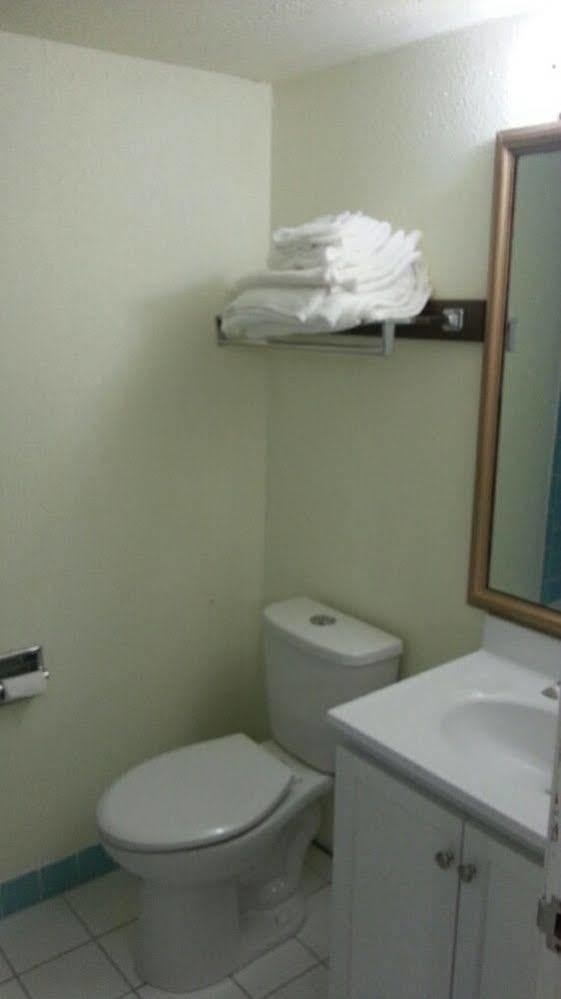 Riverwalk Inn & Suites Fort Atkinson Eksteriør bilde