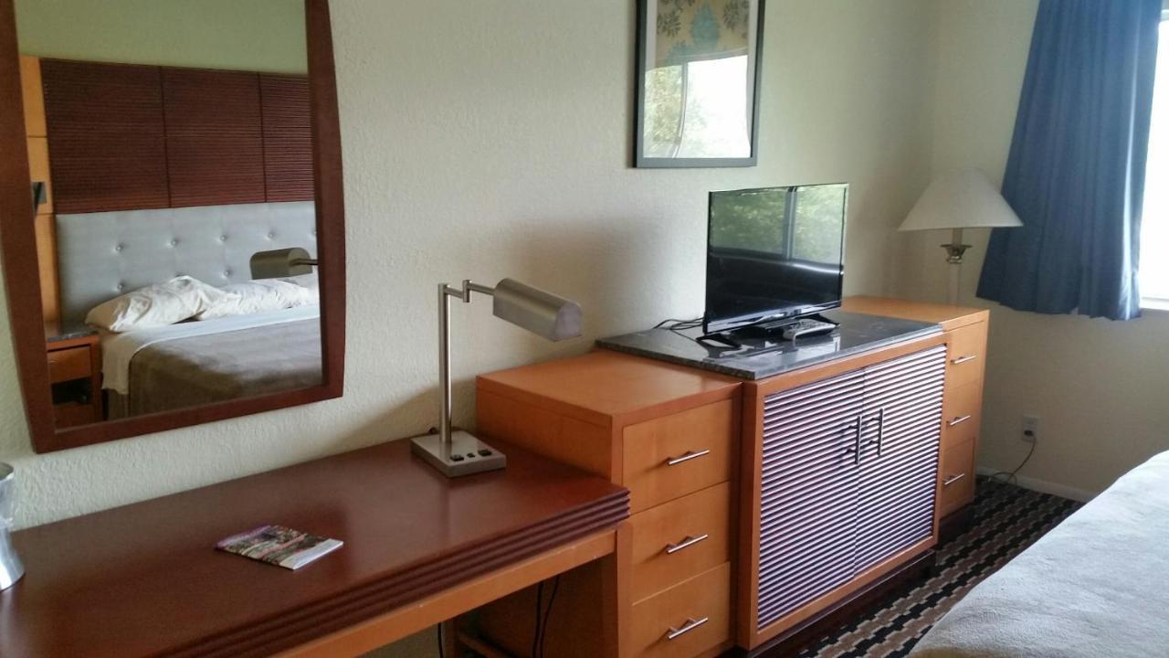 Riverwalk Inn & Suites Fort Atkinson Eksteriør bilde