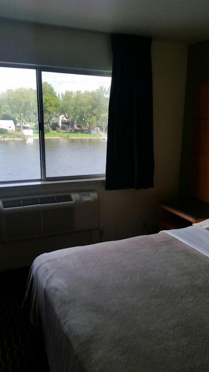 Riverwalk Inn & Suites Fort Atkinson Eksteriør bilde
