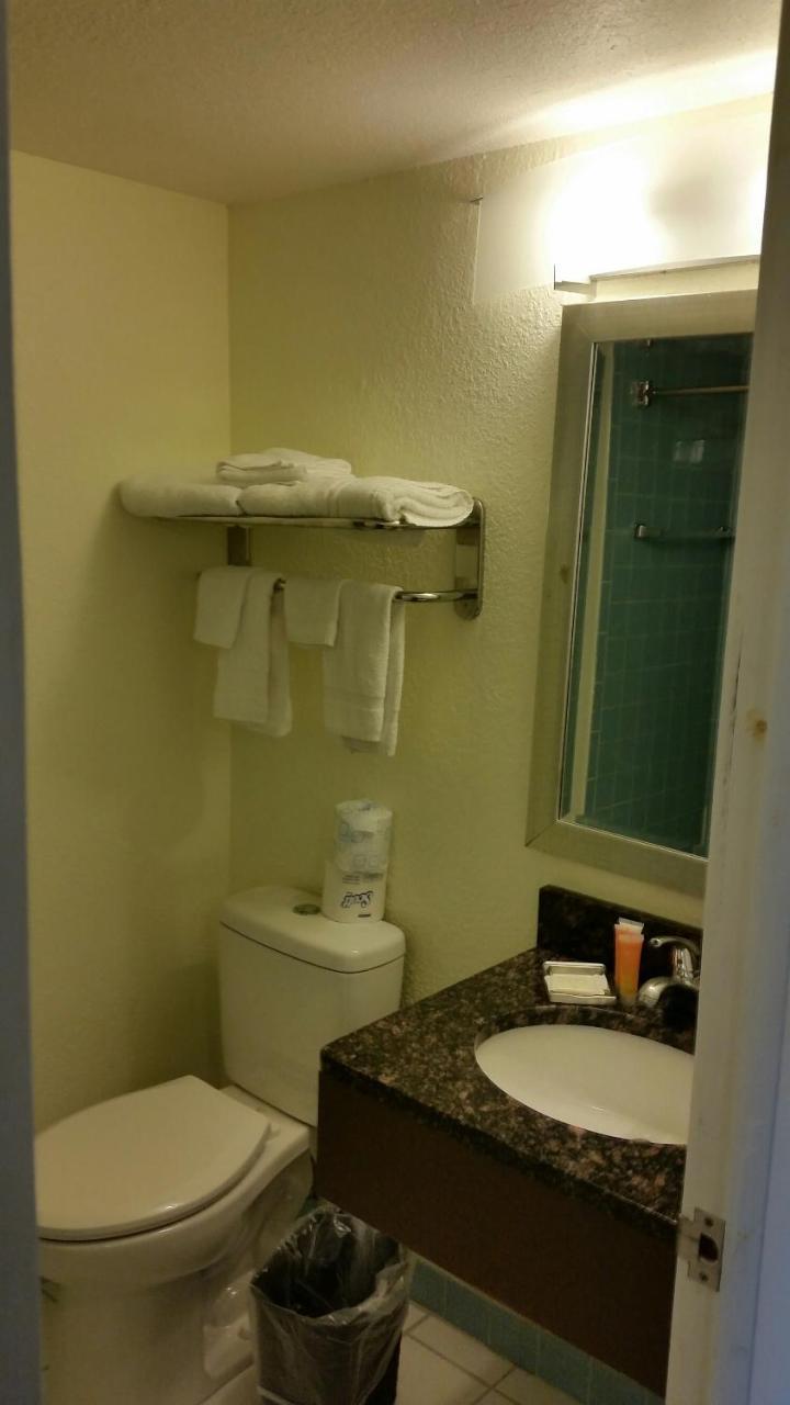 Riverwalk Inn & Suites Fort Atkinson Eksteriør bilde