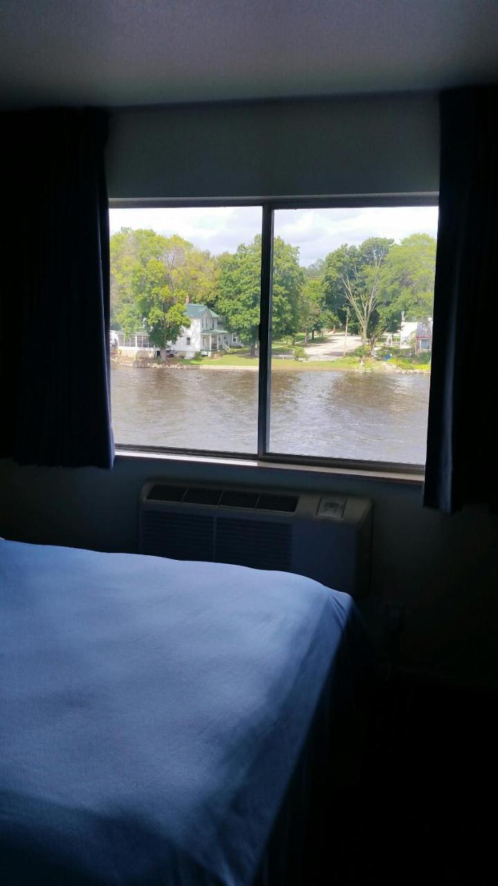 Riverwalk Inn & Suites Fort Atkinson Eksteriør bilde