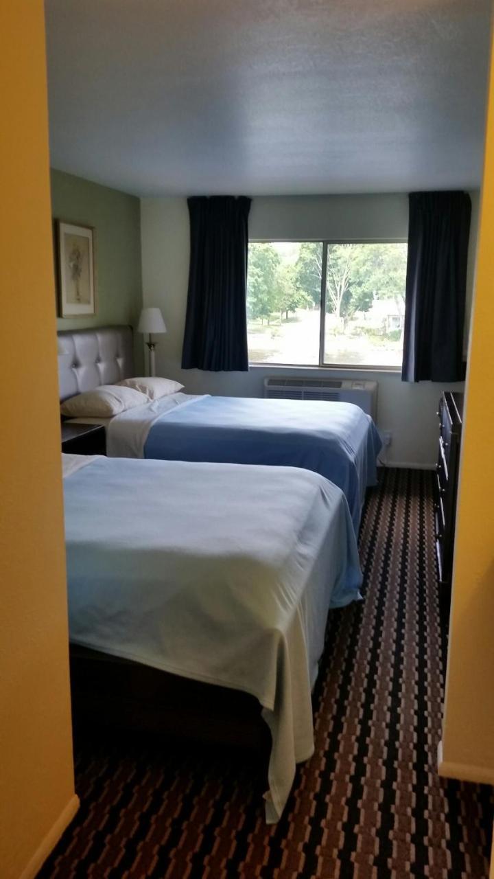 Riverwalk Inn & Suites Fort Atkinson Eksteriør bilde