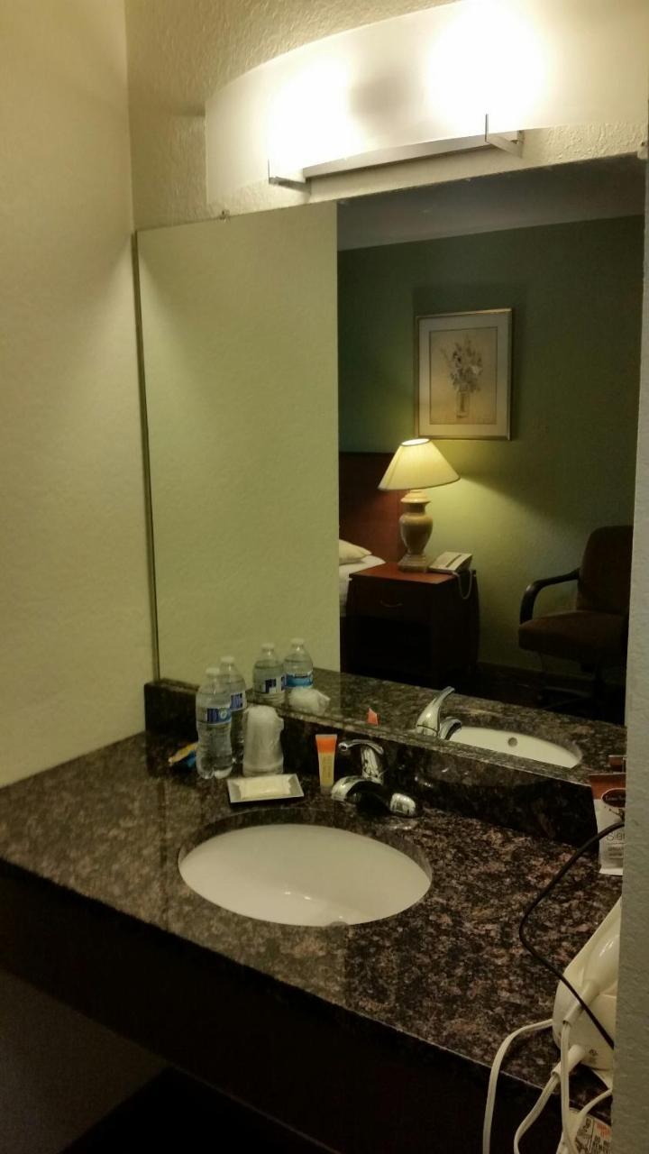 Riverwalk Inn & Suites Fort Atkinson Eksteriør bilde